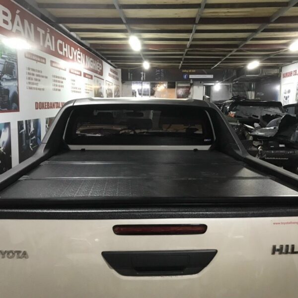 Nắp thùng 3 tấm cho xe Hilux Adventure cao cấp