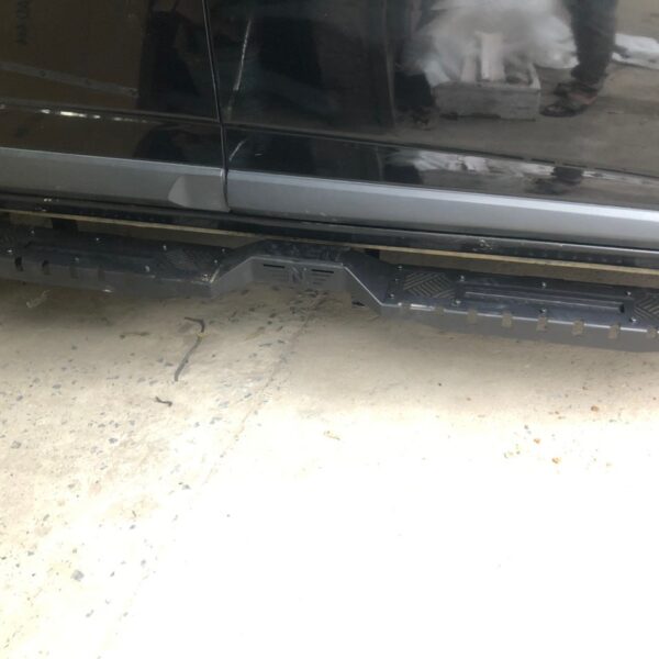 Alternative view of Bậc lên xuống Open N cho xe Colorado