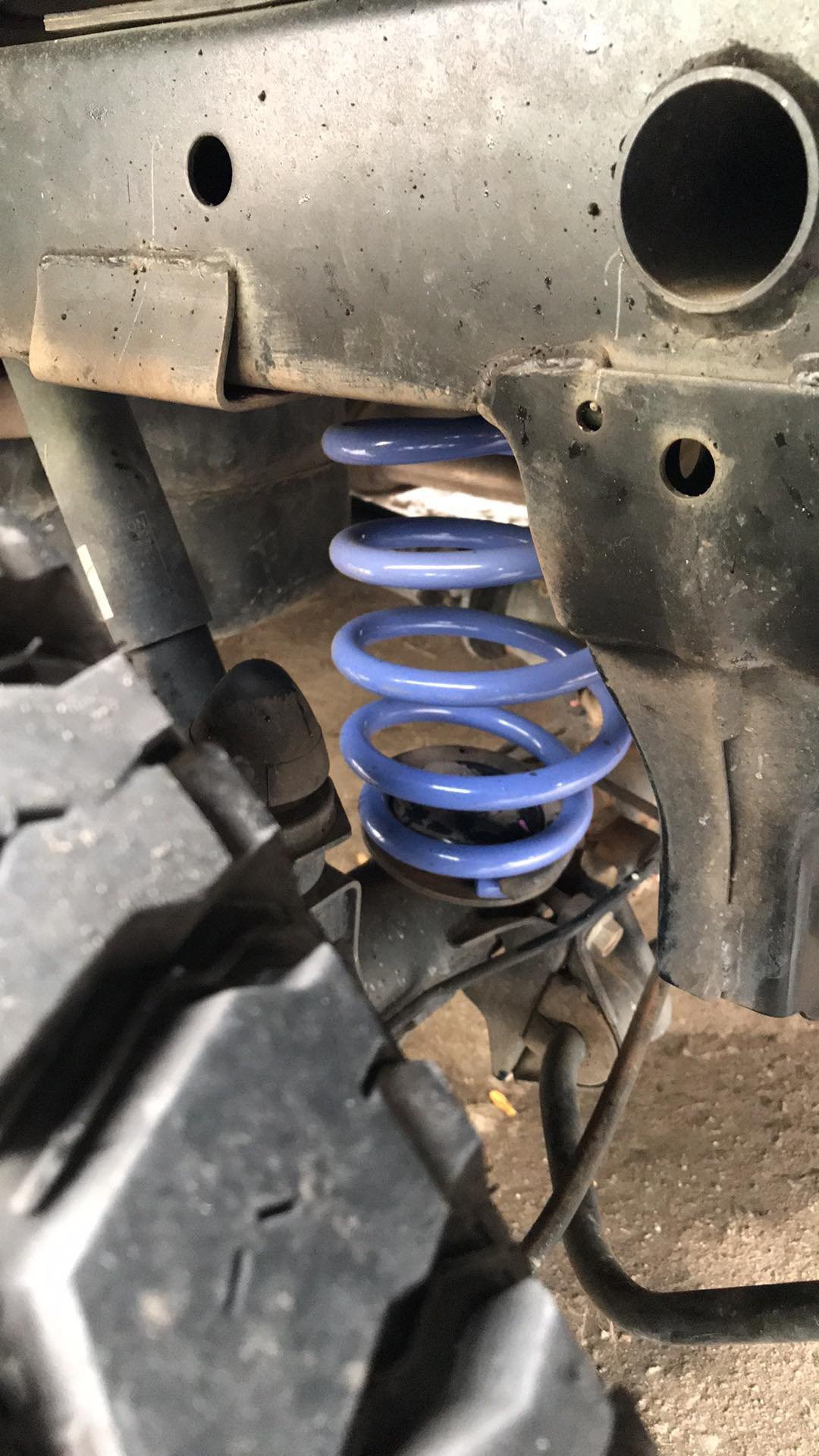 Lò xo nâng gầm Nisaan Navara EL cao 10cm-12cm thế hệ mới lắp từ 2020