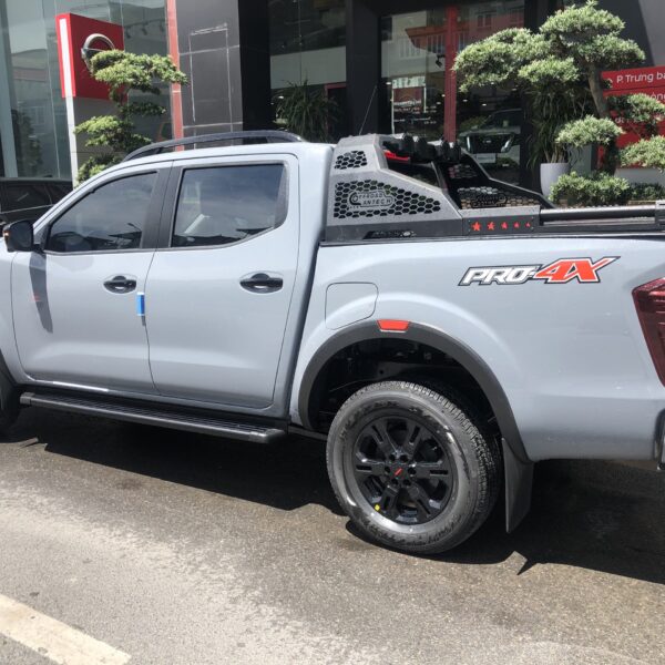 Mẫu cua lốp nhỏ nắp cho xe bán tải NP300 2021