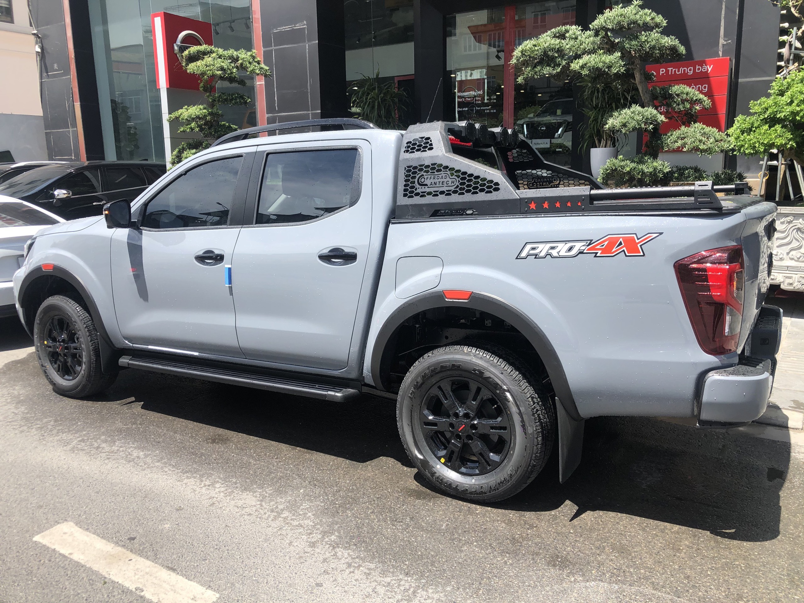 Mẫu cua lốp nhỏ nắp cho xe bán tải NP300 2021