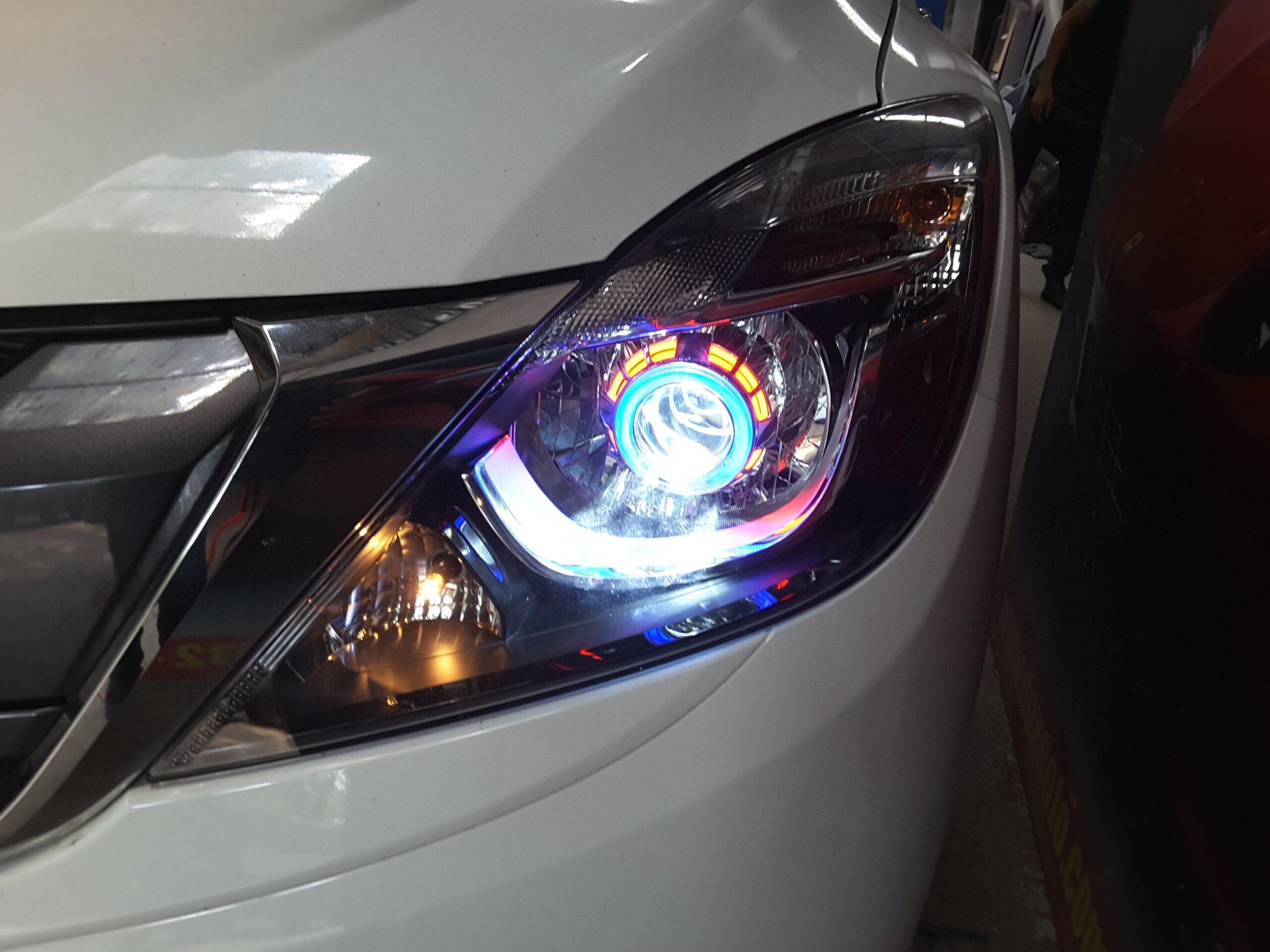 Độ đèn pha bi Aozoom MTAZ xe Mazda BT-50