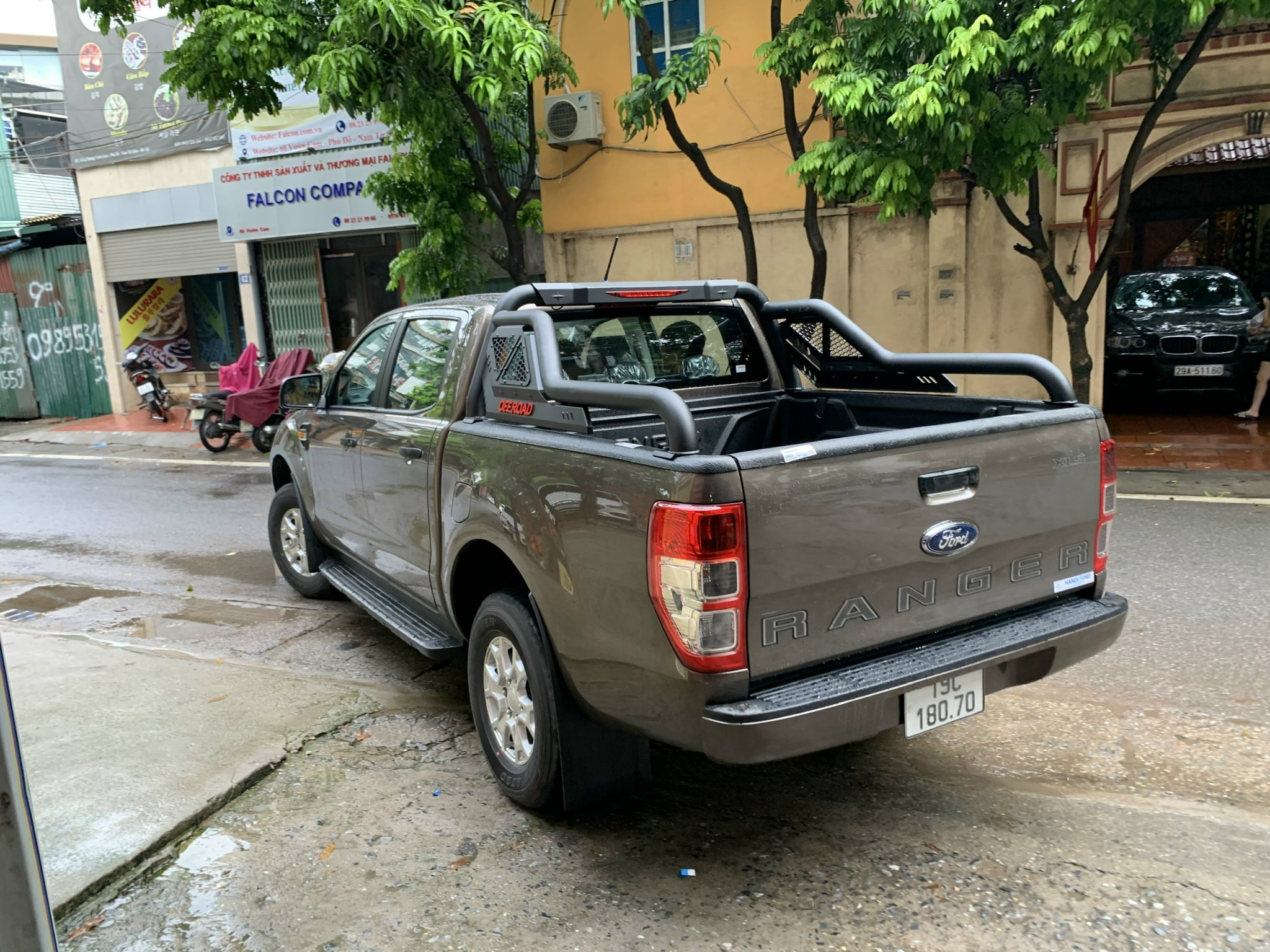 Mẫu thanh thể thao dạng ống dành cho Ford Ranger