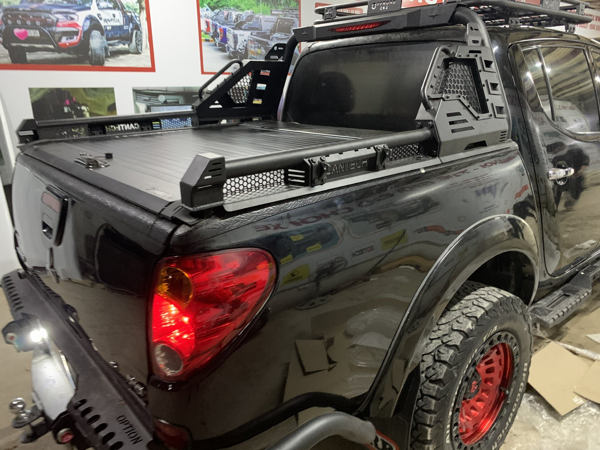 Nắp thùng cuộn cơ dành cho Triton 2009 đến 2015