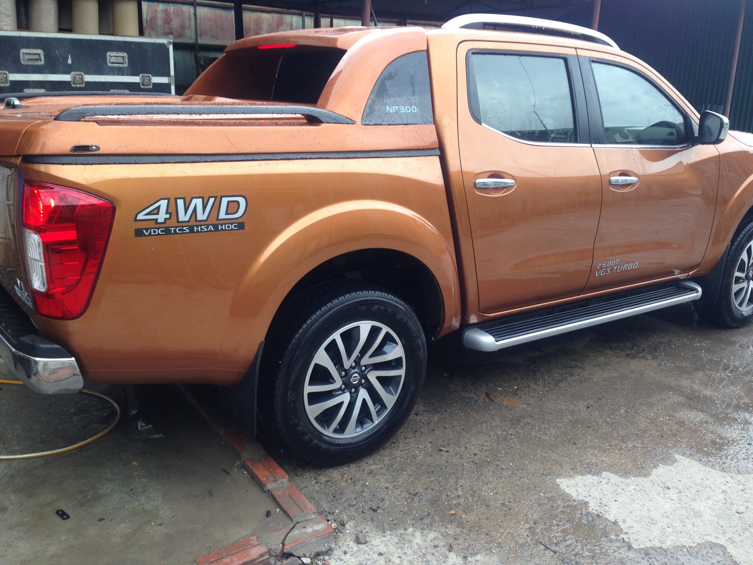 Nắp thùng thấp Nissan Navara 2015-2020 mẫu NP300 - Ảnh 3