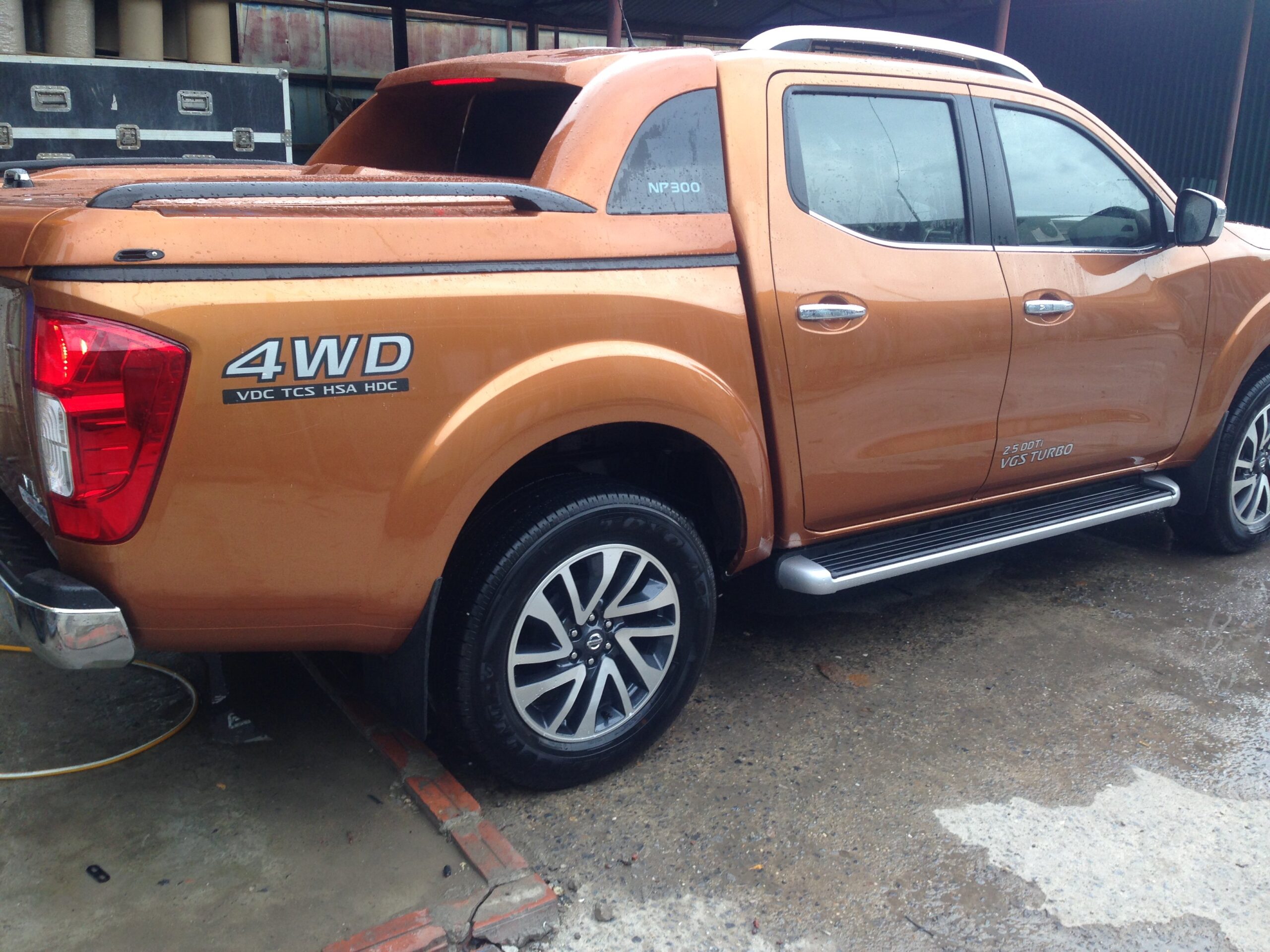 Nắp thùng thấp Nissan Navara 2015-2020 mẫu NP300 - Ảnh 2