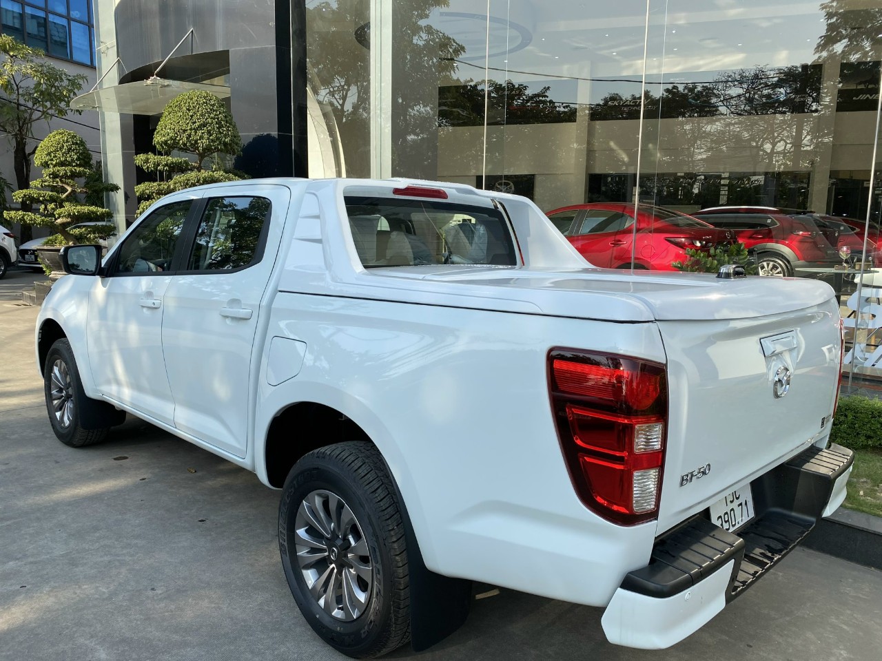 Cập nhật các mẫu nắp thùng thấp Mazda BT-50 2021-2023