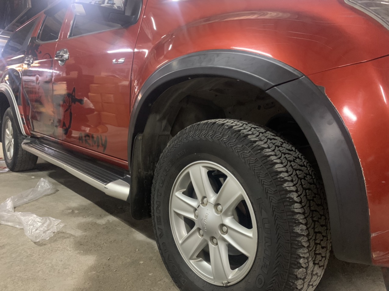 Ốp cua lốp dành cho Isuzu-Dmax từ 2013 đến 2017 - Ảnh 2