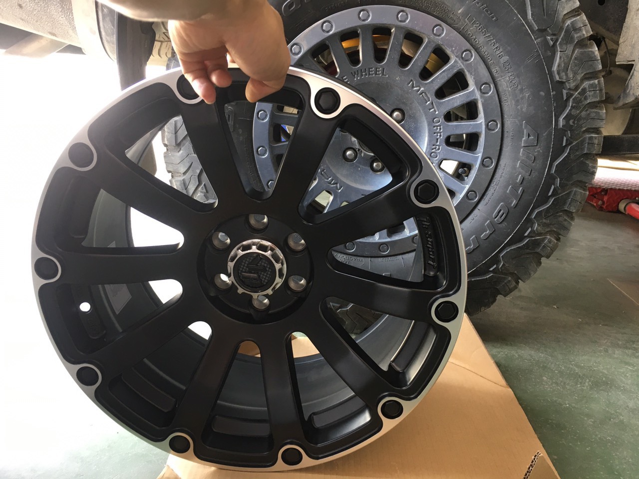 Độ mâm và Lốp BF-Goodrich All-Terrain dành cho xe bán tải - Ảnh 4