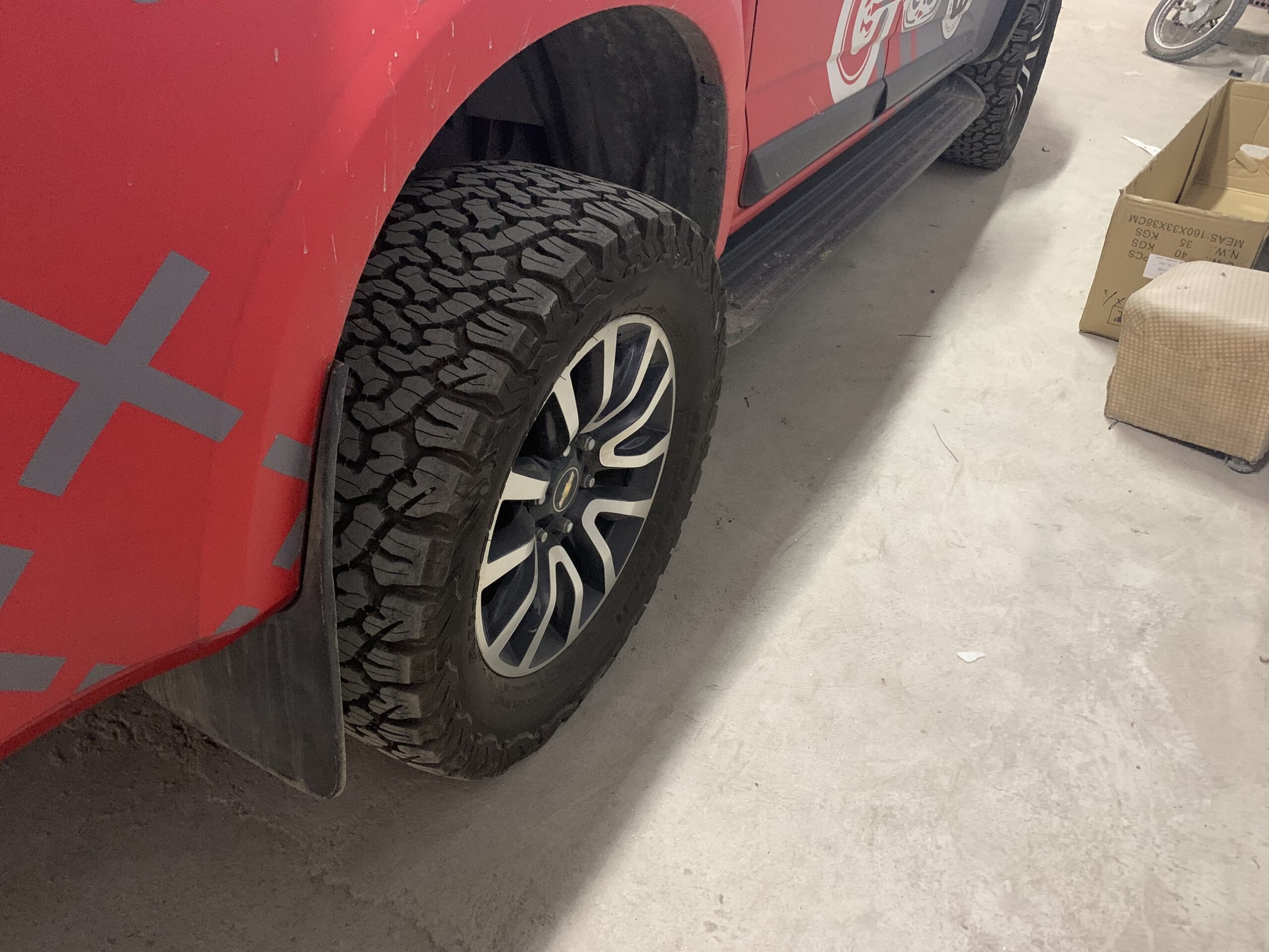 Độ lốp BF-Goodrich cho bán tải Chevrolet Colorado - Ảnh 2