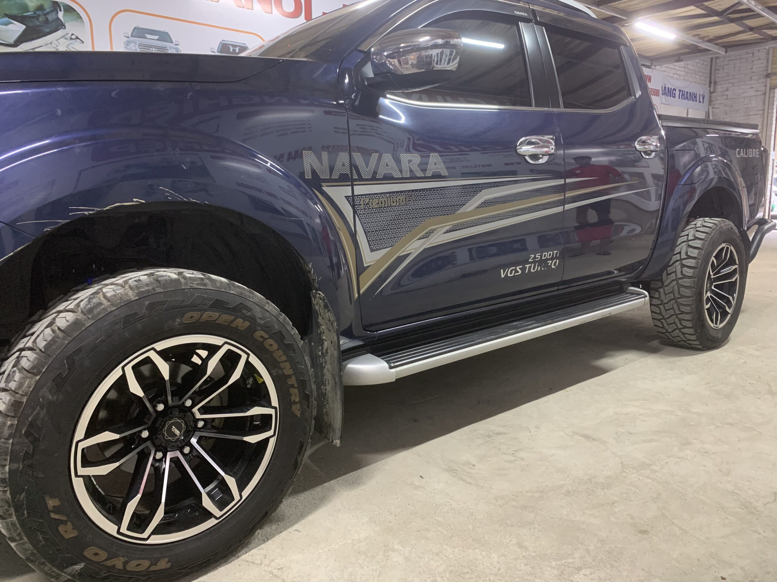 Độ mâm Fuel và Lốp TOYO lắp cho xe nissan Navara
