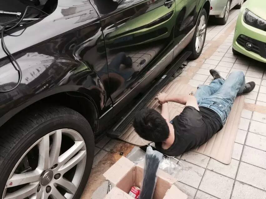 Bậc lên xuống điện lắp cho Audi Q7 - Ảnh 2