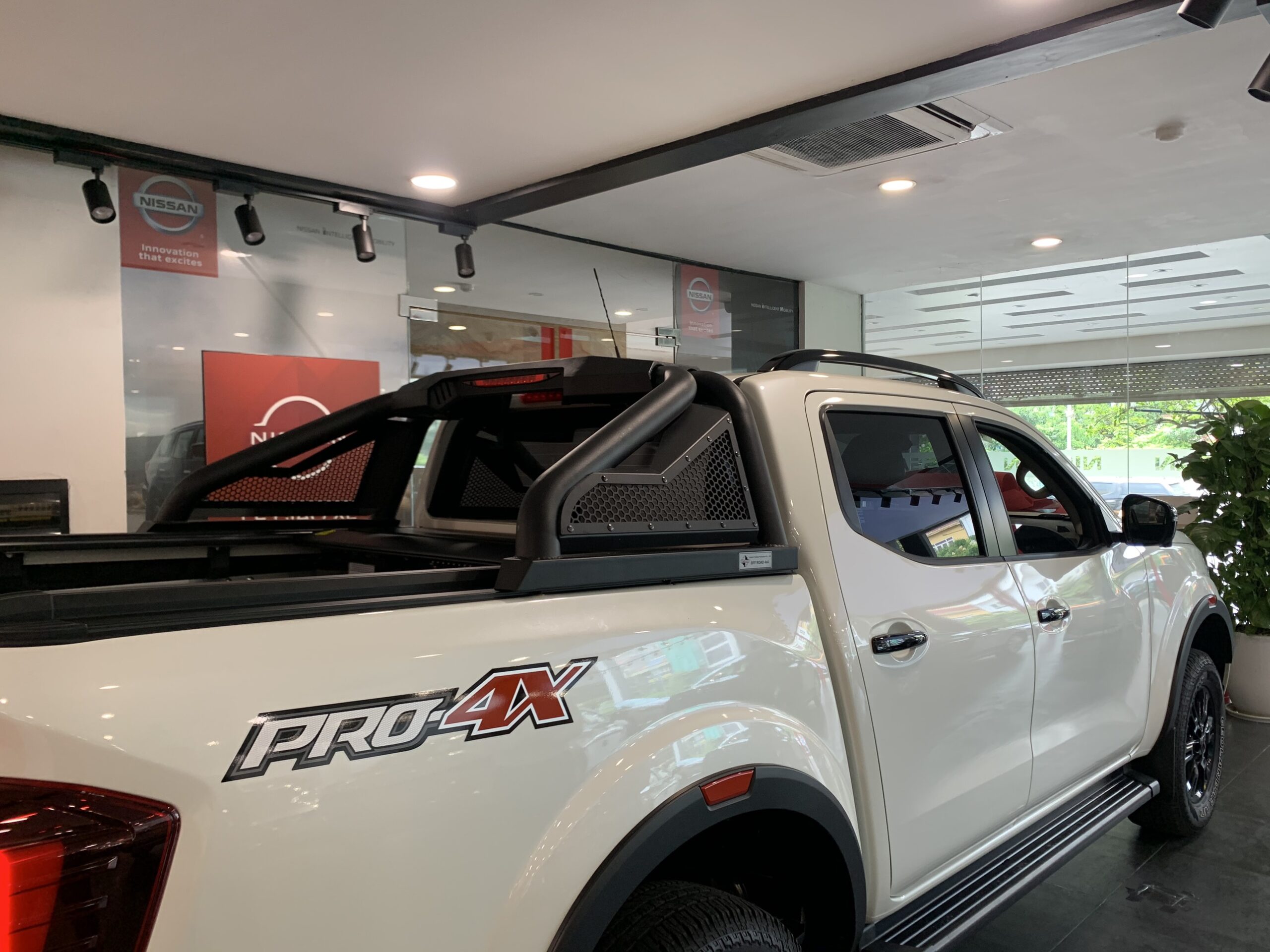 Thanh thể thao off road 4x4 nắp cho Nissan Navara