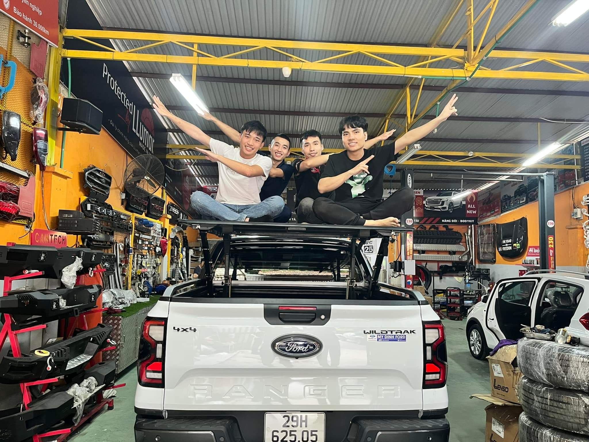 Nắp thùng 3 tấm Ranger wildtrak 2023 - Ảnh 4