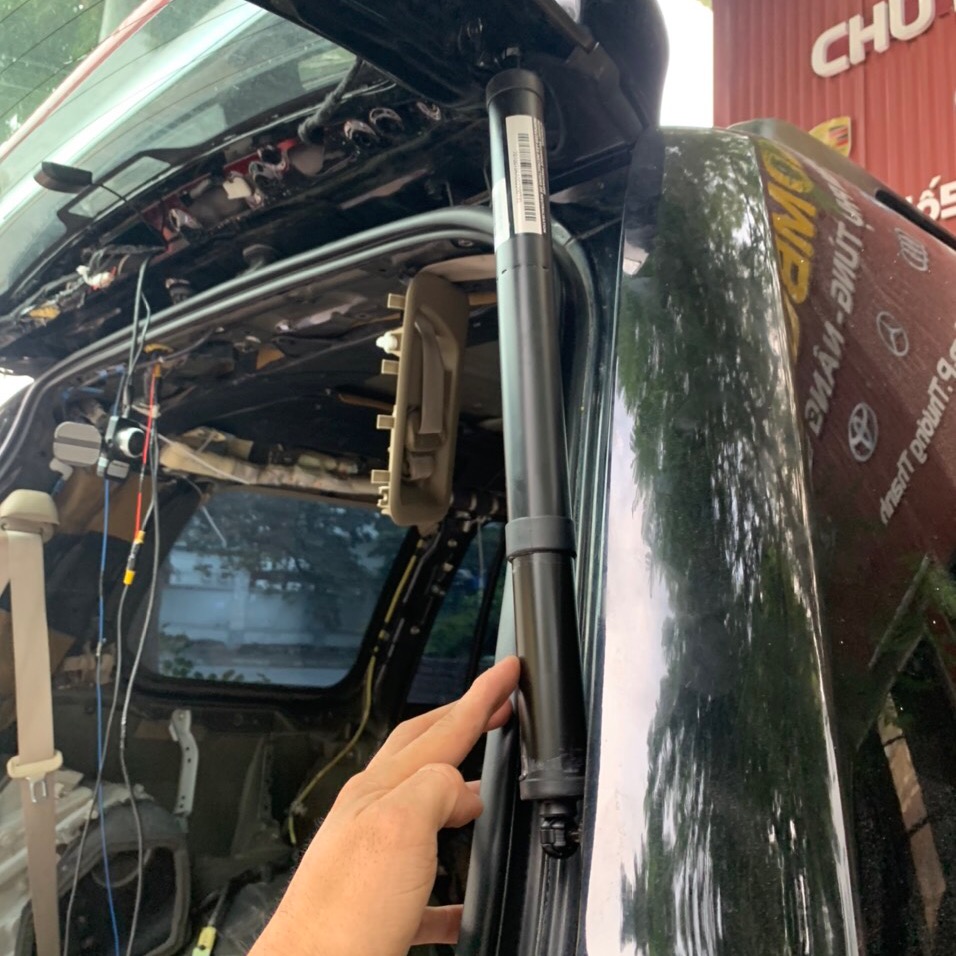 Cốp điện lắp cho Lancruiser