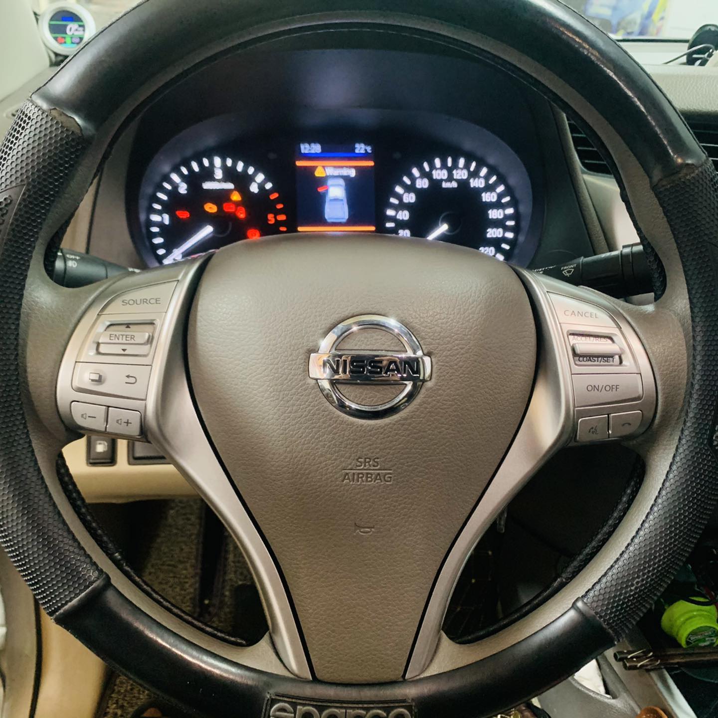 Tay khiển Media và Cruiser Control cho Nissan Terra