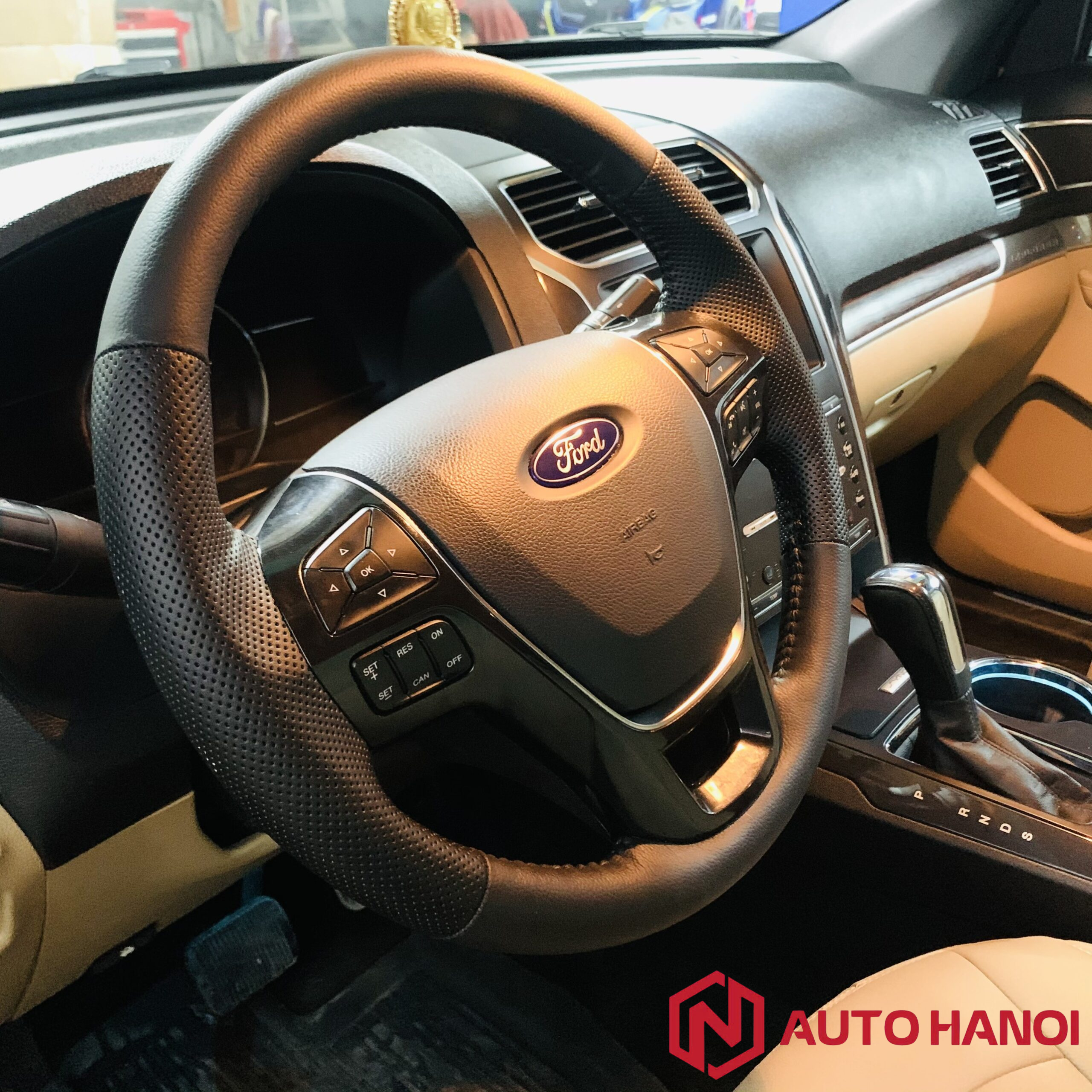 Bọc da vô lăng xe Ford Explorer chất liệu da bò bền đẹp - Ảnh 3