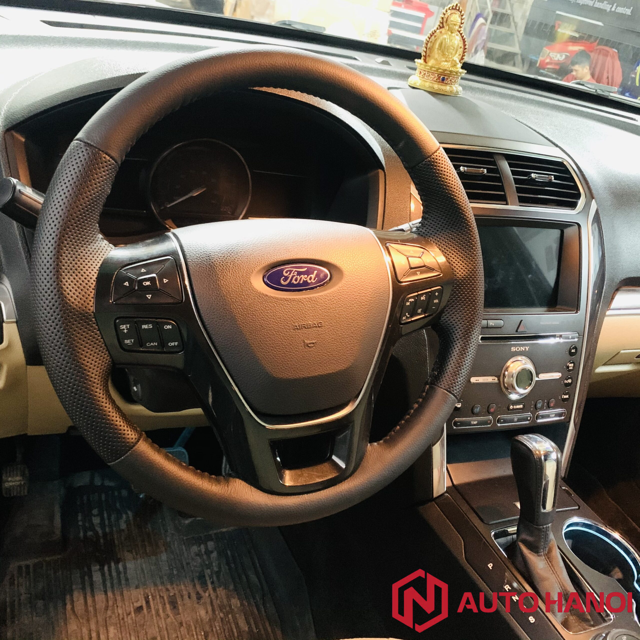 Bọc da vô lăng xe Ford Explorer chất liệu da bò bền đẹp - Ảnh 2