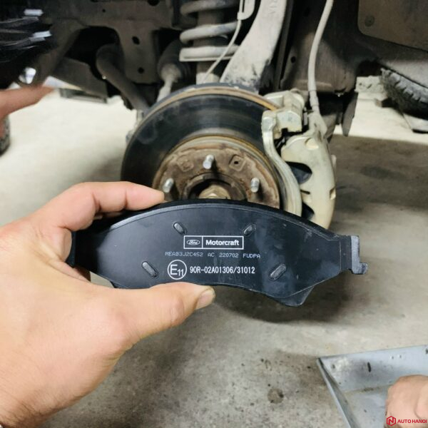 Bộ má phanh trước Ford Ranger 2016 đến 2017