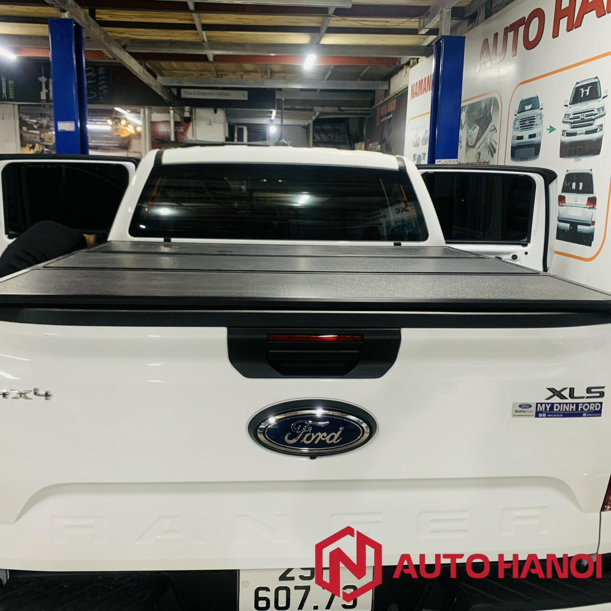 Nắp gập 3 tấm cho Ford Ranger XLS 2023