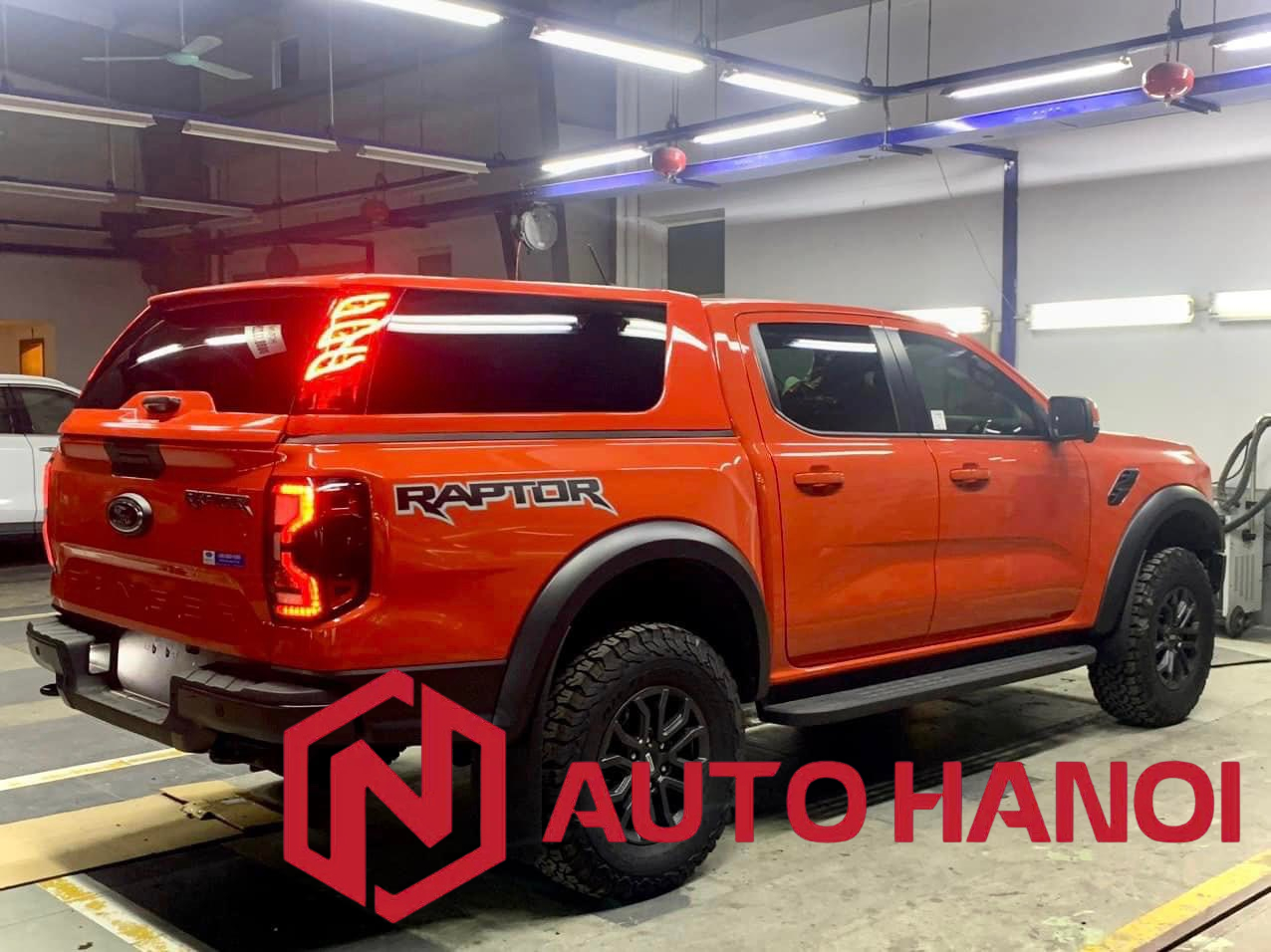 Chi tiết nắp thùng Ford Raptor 2023 mẫu có đèn hậu - Ảnh 4
