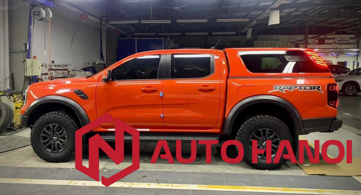 Chi tiết nắp thùng Ford Raptor 2023 mẫu có đèn hậu - Ảnh 3