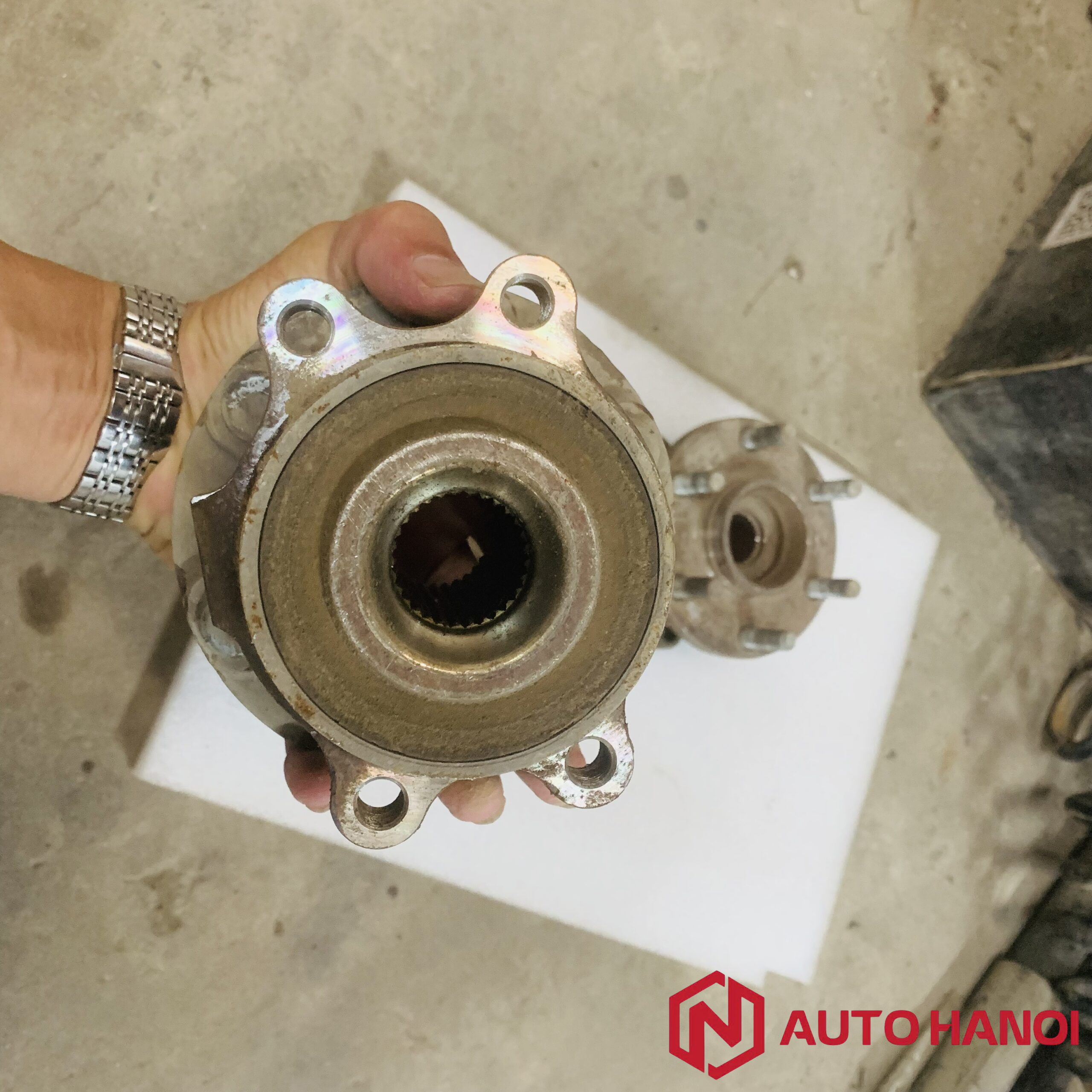 Thay bi moay ơ trước xe bán tải Nissan Navara - Ảnh 4