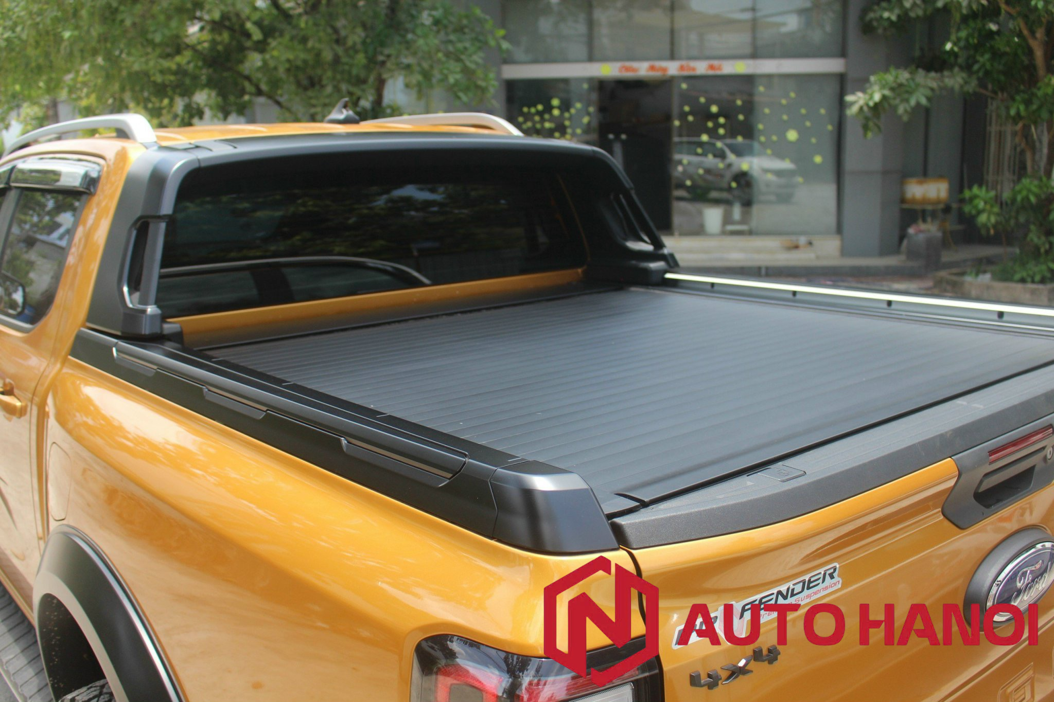 Nắp thùng cuộn điện Ford Stormtrak 2024 hàng Thái Lan