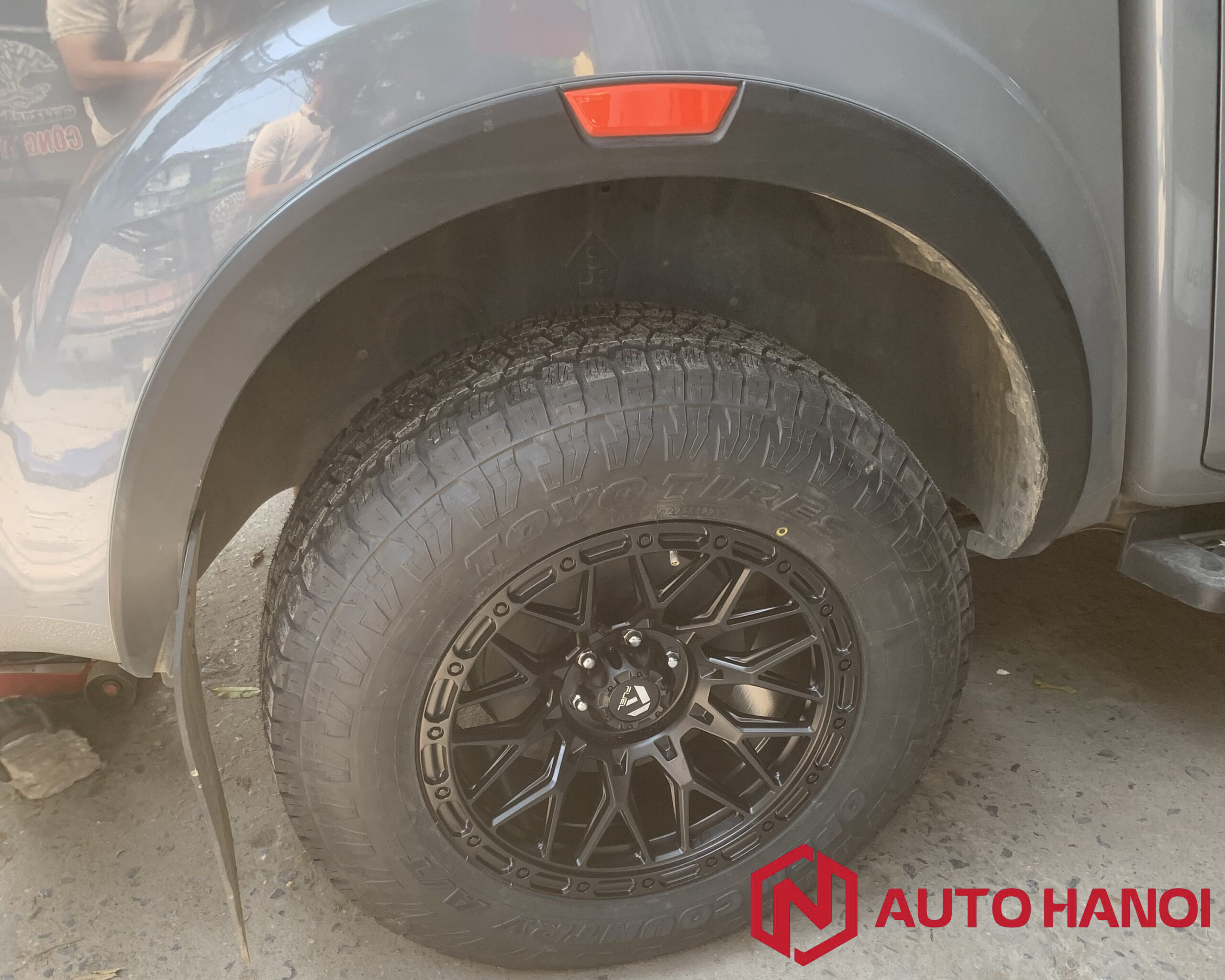 Mâm lốp Nissan Navara mẫu larang Fuel chuẩn 6x114,3