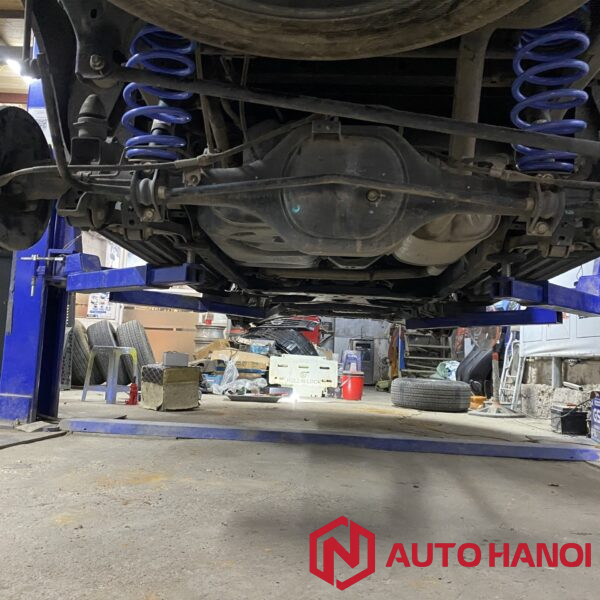 Nâng gầm tăng tải xe Nissan Navara với lò xo Triple S