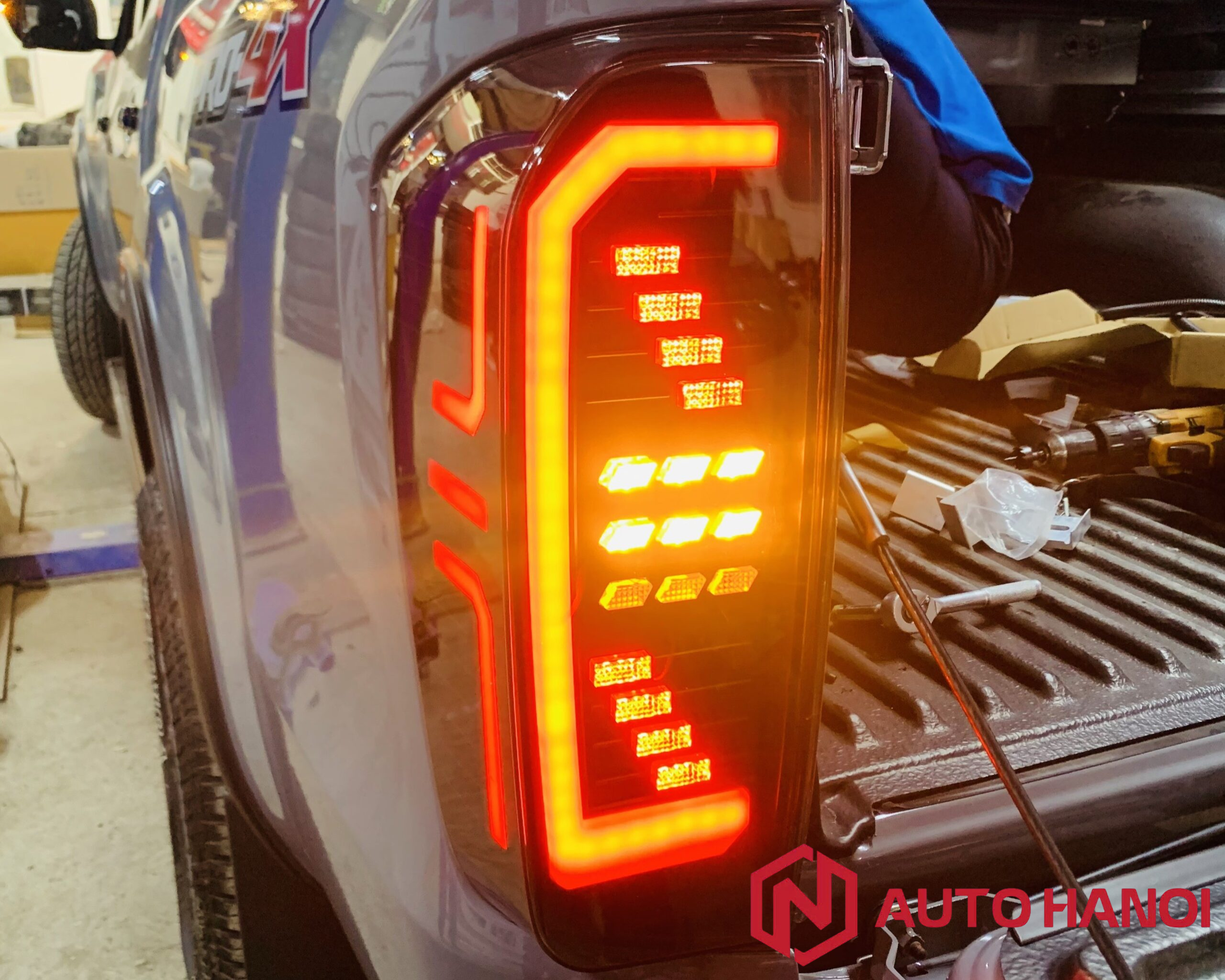 Đèn hậu xe Nissan Navara kiểu độ mẫu mới nhất hiện nay - Ảnh 3