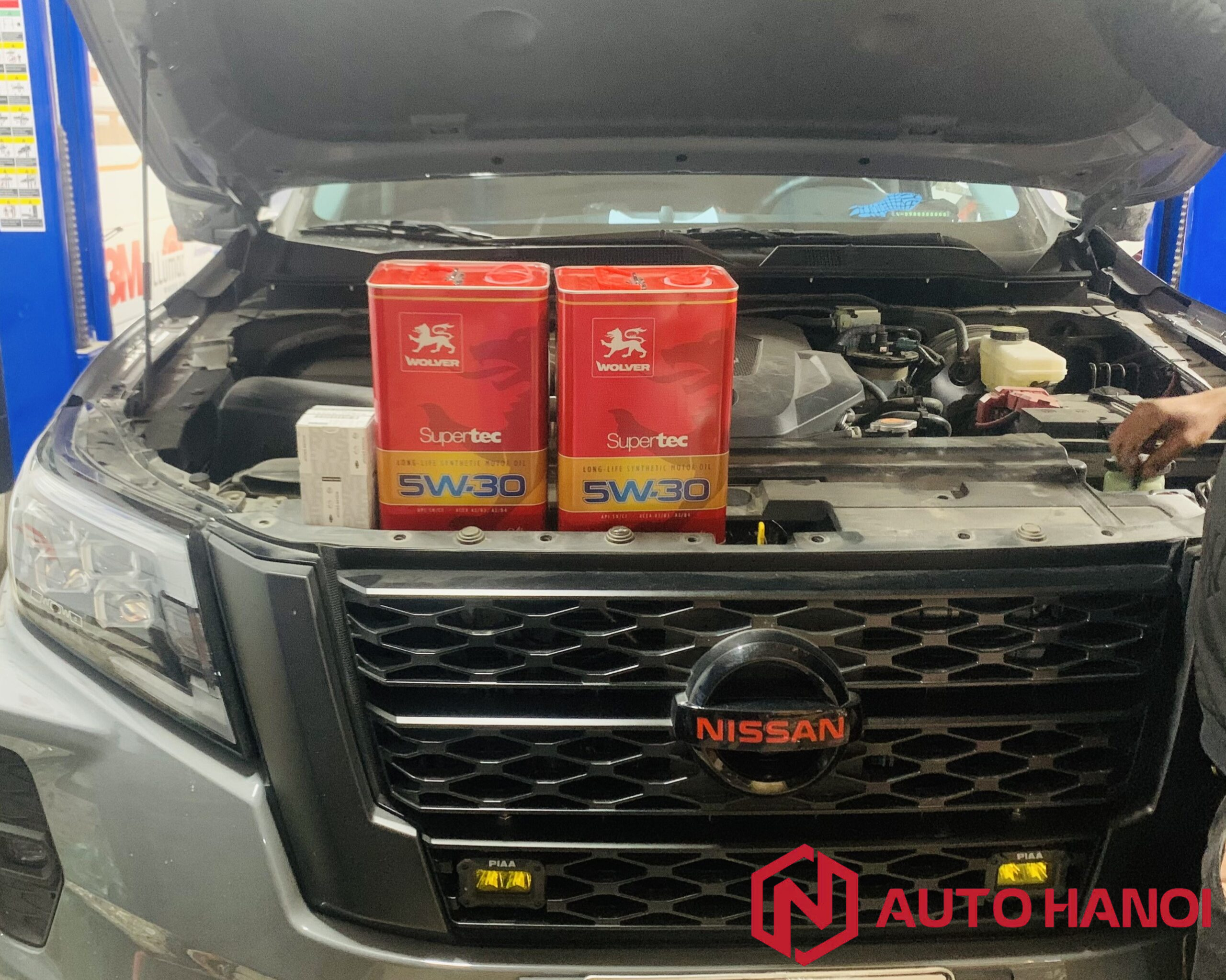 Thay dầu xe Nissan Navara 2023 hãng Wolver