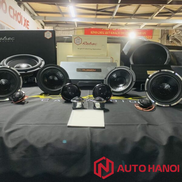 Alternative view of Nâng cấp âm thanh xe Ford Everest 2024