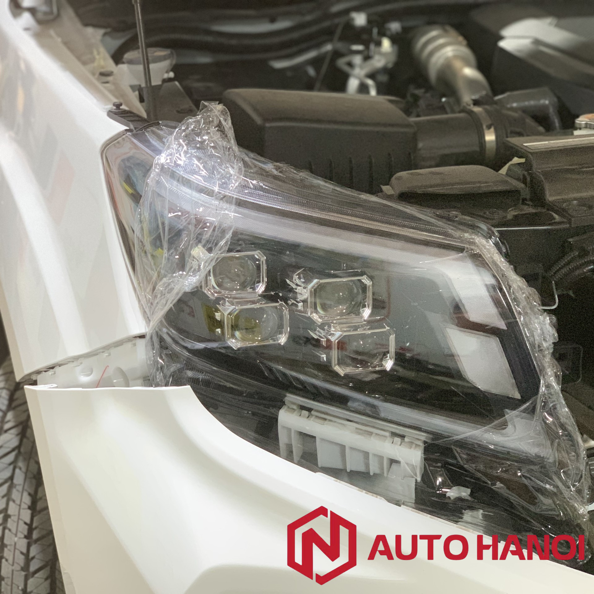 Thuê đèn pha xe Nissan Navara đăng kiểm