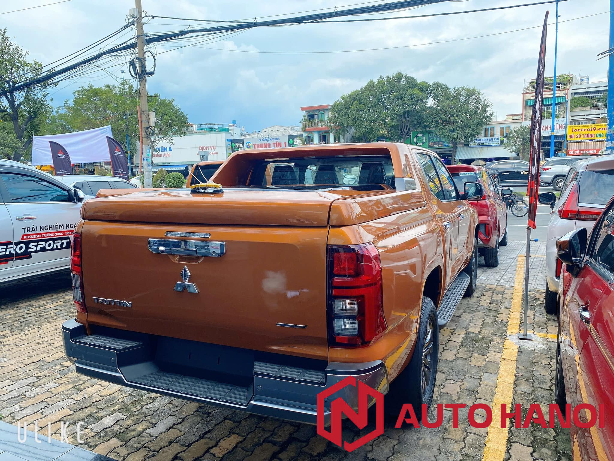 Nắp thùng thấp xe Triton 2024 loại mở 45 độ