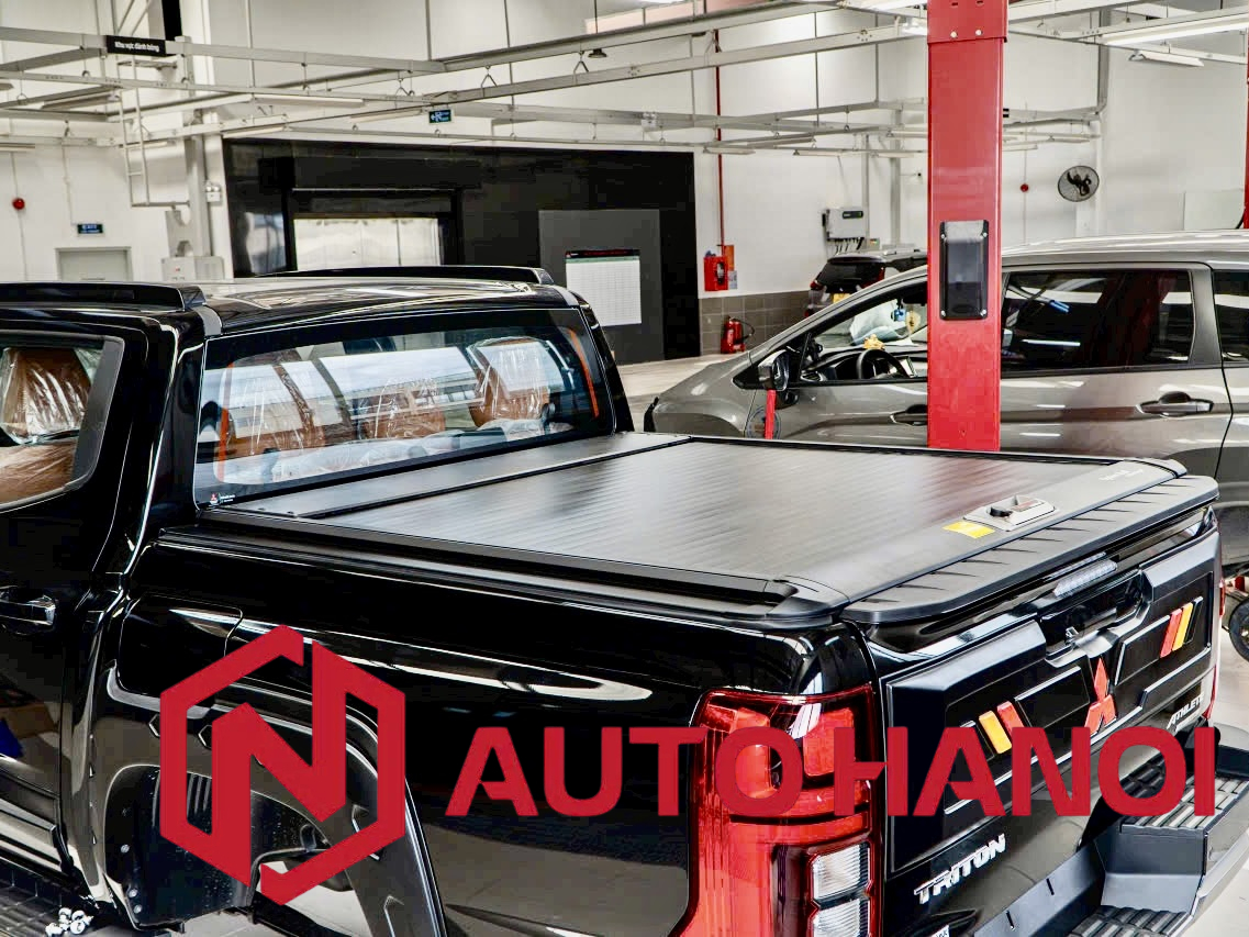Nắp thùng cuộn xe Mitshubishi Triton 2024 loại kéo tay