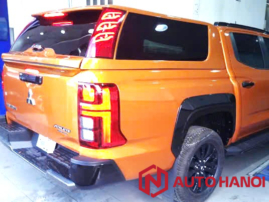 Nắp thùng cao xe Triton 2024 bản Atthelet loại có đèn hậu phía sau