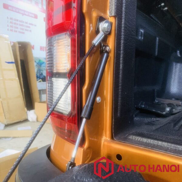 Ty hạ cốp, bửng sau Triton 2024