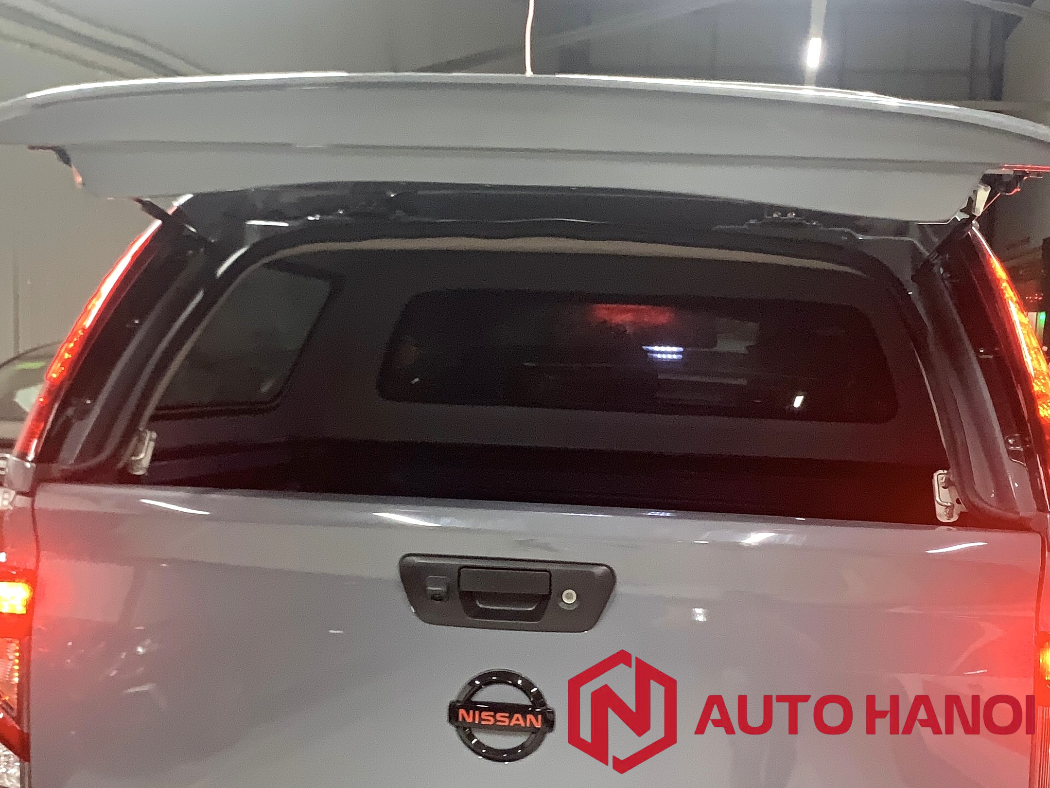 Nắp thùng cao Nissan Navara2024 mẫu có đèn - Ảnh 4