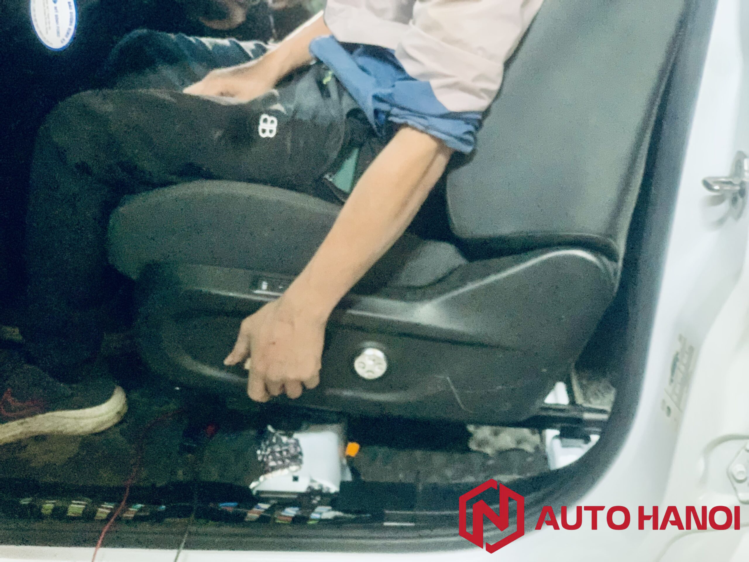 Ghế chỉnh điện xe Ford Ranger XLS XL 2024 - Ảnh 3