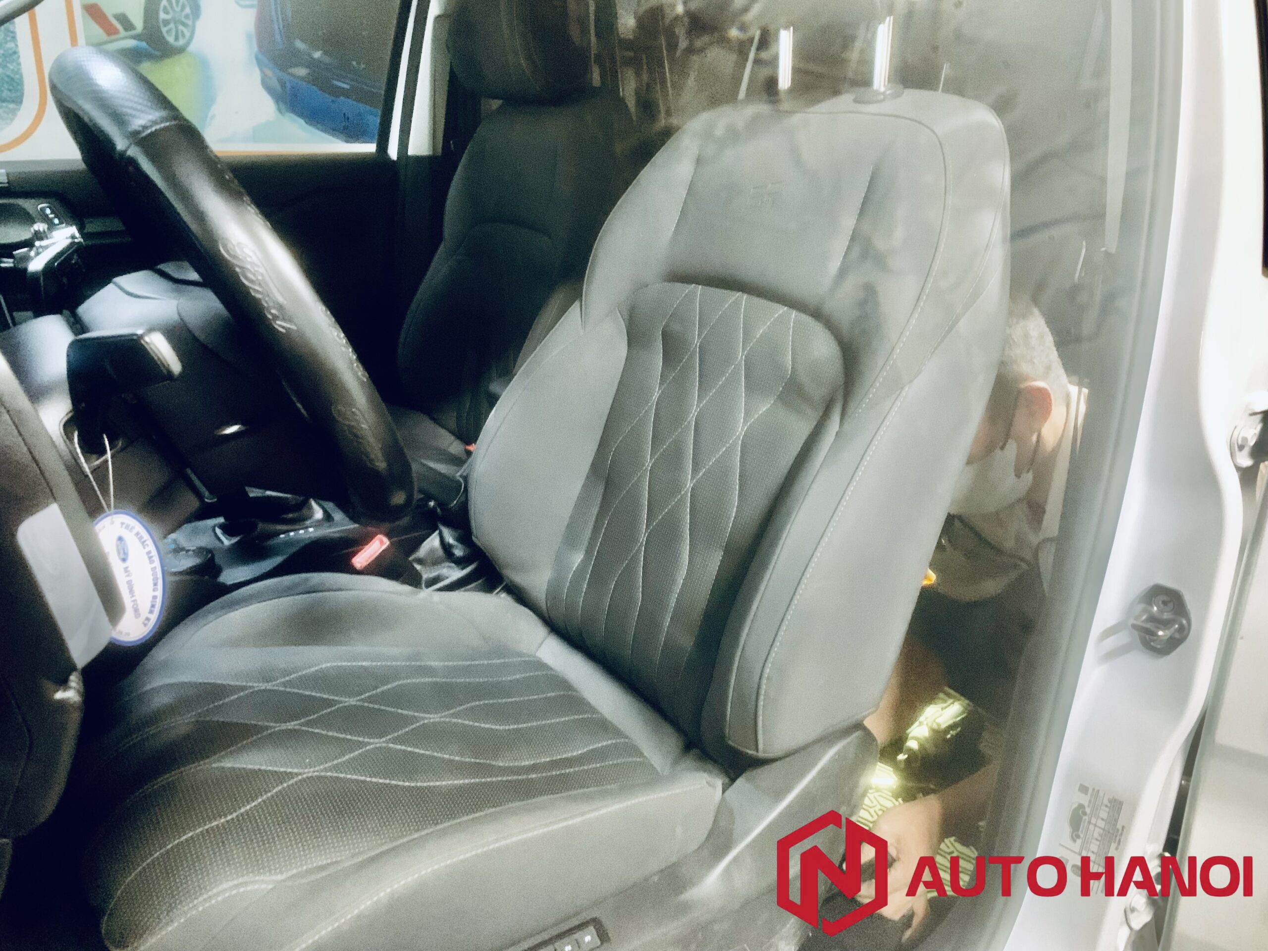 Ghế chỉnh điện xe Ford Ranger XLS XL 2024 - Ảnh 2