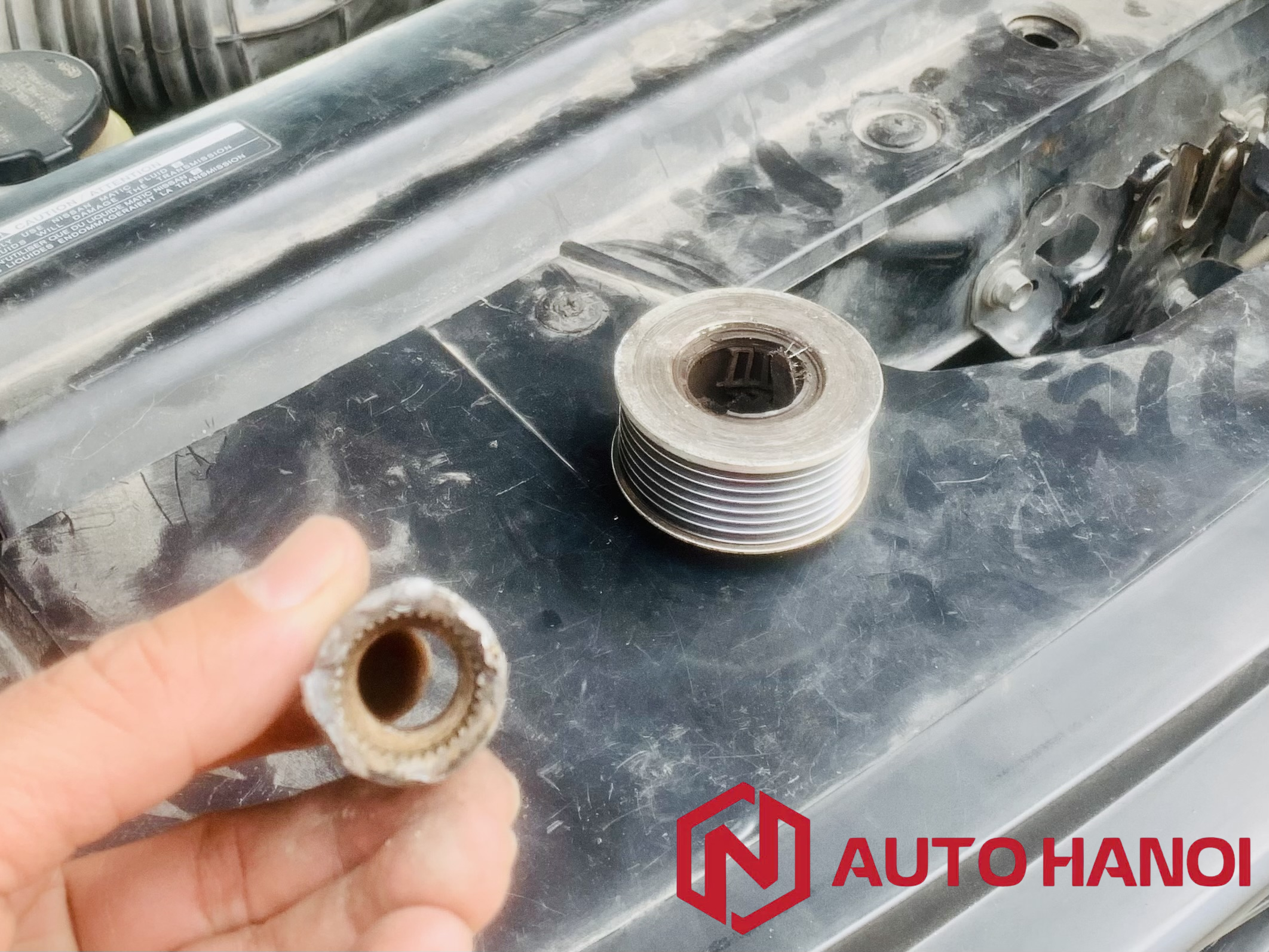 Thay bi puli máy phát xe Nissan Navara