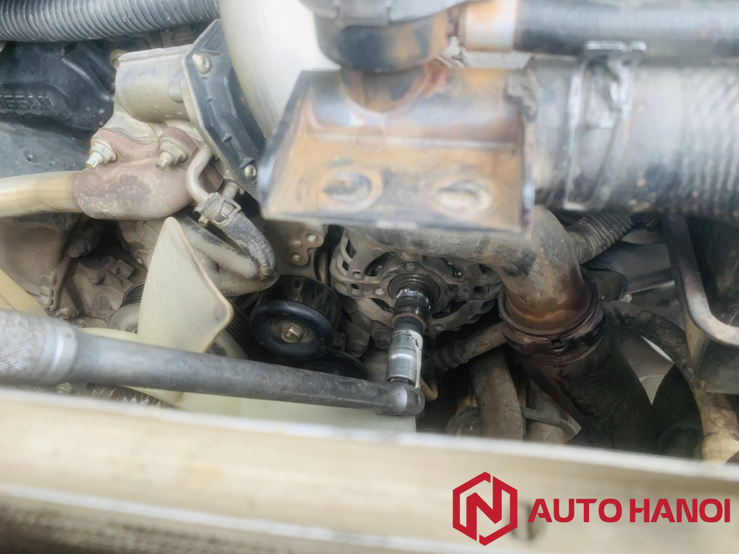 Thay bi puli máy phát xe Nissan Navara - Ảnh 4