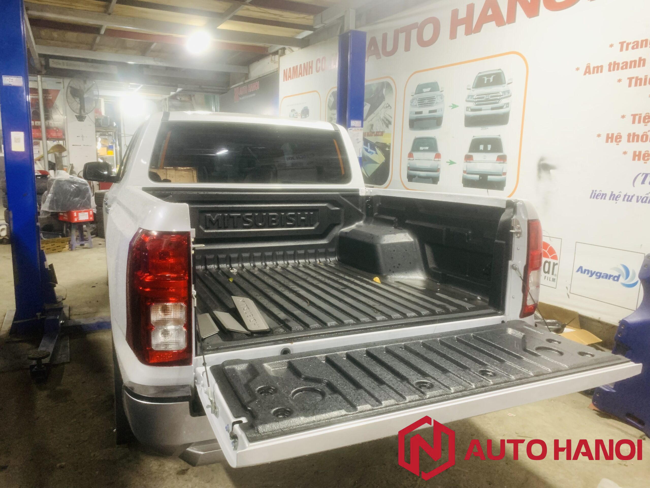 Nắp thùng cuộn xe Triton 2024 mẫu kéo tay - Ảnh 4