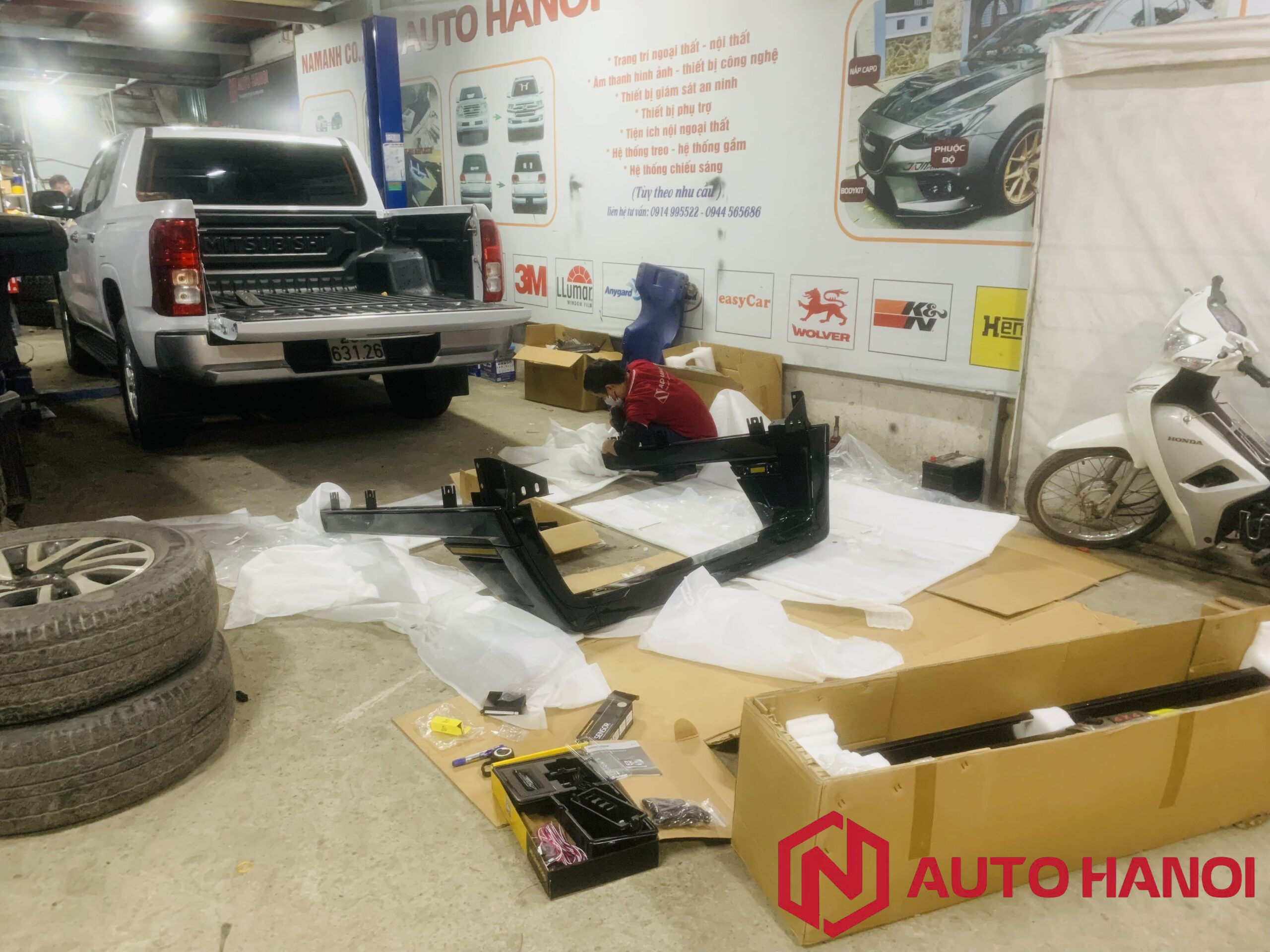 Nắp thùng cuộn xe Triton 2024 mẫu kéo tay - Ảnh 7