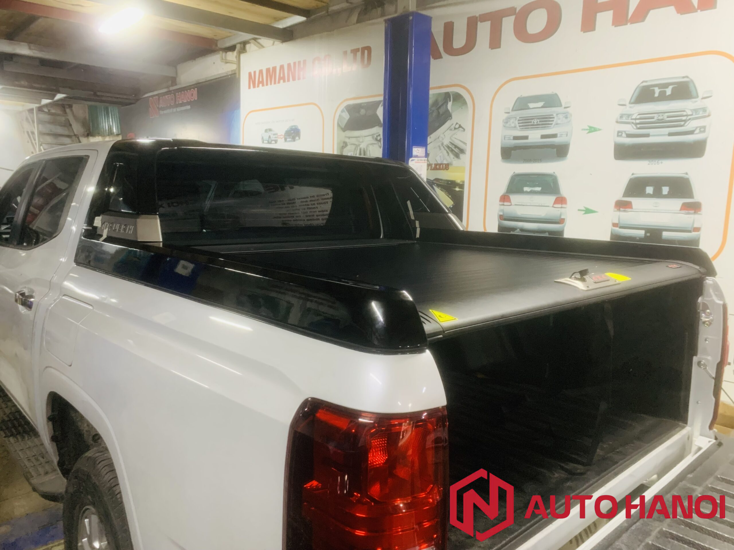 Nắp thùng cuộn xe Triton 2024 mẫu kéo tay