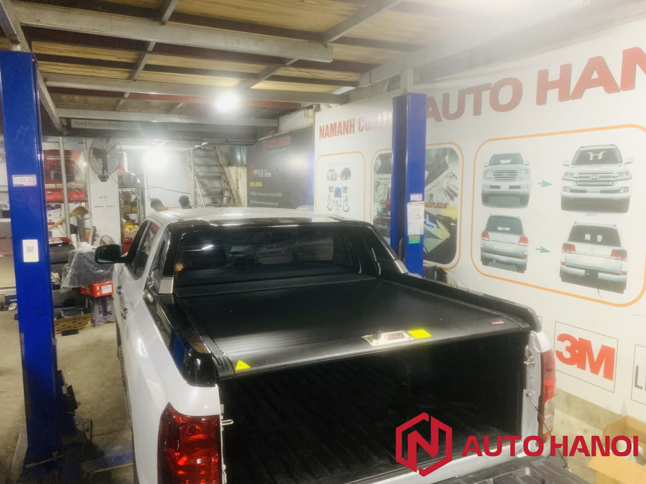 Nắp thùng cuộn xe Triton 2024 mẫu kéo tay - Ảnh 2