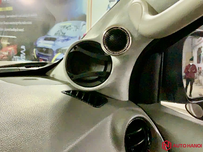 Độ xe bán tải Nissan Navara 2015 - 2021 phong cách mạnh mẽ - Ảnh 3